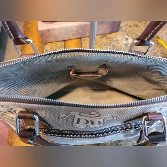 DOONEY AND BOURKE - Picture 9 of 10